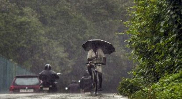 സംസ്ഥാനത്ത് ഇടിമിന്നലോടുകൂടിയ ശക്തമായ മഴയ്ക്ക് സാധ്യത ; ജാഗ്രത മുന്നറിയിപ്പ് നൽകി അധികൃതർ സംസ്ഥാനത്ത് ഇടിമിന്നലോടുകൂടിയ ശക്തമായ മഴയ്ക്ക് സാധ്യത ; ജാഗ്രത മുന്നറിയിപ്പ് നൽകി അധികൃതർ