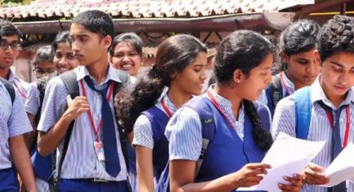 മലപ്പുറത്ത് സീറ്റ് പ്രതിസന്ധി തുടരുന്നു ; പണം കൊടുത്ത് പഠിക്കാനും സീറ്റില്ല, വ്യാപക പരാതി മലപ്പുറത്ത് സീറ്റ് പ്രതിസന്ധി തുടരുന്നു ; പണം കൊടുത്ത് പഠിക്കാനും സീറ്റില്ല, വ്യാപക പരാതി