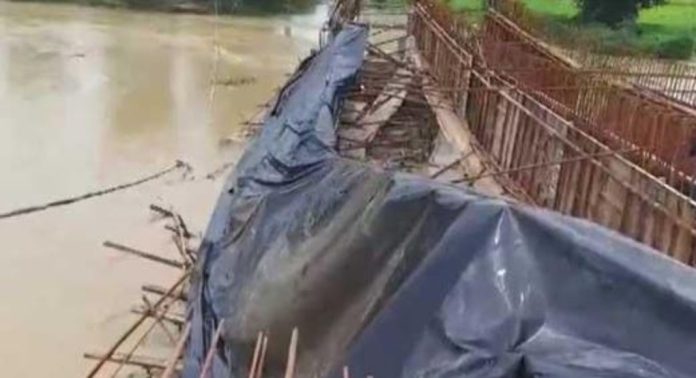 ബിഹാറിൽ പാലങ്ങൾ തകർന്ന സംഭവം ; അന്വേഷണത്തിന് സർക്കാർ ഉത്തരവിട്ടു ബിഹാറിൽ പാലങ്ങൾ തകർന്ന സംഭവം ; അന്വേഷണത്തിന് സർക്കാർ ഉത്തരവിട്ടു
