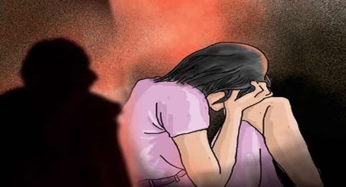 പ്രായപൂർത്തിയാകാത്ത പെൺകുട്ടിയെ കൂട്ടബലാത്സംഗം ചെയ്ത് ദൃശ്യങ്ങൾ പ്രചരിപ്പിച്ചു ; മൂന്ന് കൗമാരക്കാർ അറസ്റ്റിൽ, സംഭവം യുപി യിൽ പ്രായപൂർത്തിയാകാത്ത പെൺകുട്ടിയെ കൂട്ടബലാത്സംഗം ചെയ്ത് ദൃശ്യങ്ങൾ പ്രചരിപ്പിച്ചു ; മൂന്ന് കൗമാരക്കാർ അറസ്റ്റിൽ, സംഭവം യുപി യിൽ