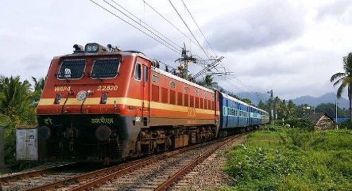 കഴിഞ്ഞ മാസം ഇന്ത്യൻ റെയിൽ വേയ്ക്ക് പിഴയിനത്തിൽ മാത്രം ലഭിച്ചത് 7.57 കോടി രൂപ ; കണക്കുകൾ പുറത്ത് കഴിഞ്ഞ മാസം ഇന്ത്യൻ റെയിൽ വേയ്ക്ക് പിഴയിനത്തിൽ മാത്രം ലഭിച്ചത് 7.57 കോടി രൂപ ; കണക്കുകൾ പുറത്ത്