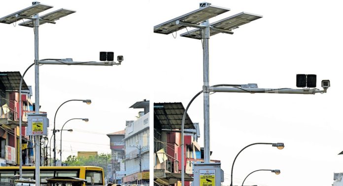 എ.ഐ ക്യാമറയുടെ വലയിൽ കുടുങ്ങിയത് 3.58 ലക്ഷം നിയമലംഘനങ്ങൾ ; ജില്ലയിൽ റോഡ് നിയമങ്ങൾ ശക്തമാക്കി മോട്ടോർ വാഹനവകുപ്പ് എ.ഐ ക്യാമറയുടെ വലയിൽ കുടുങ്ങിയത് 3.58 ലക്ഷം നിയമലംഘനങ്ങൾ ; ജില്ലയിൽ റോഡ് നിയമങ്ങൾ ശക്തമാക്കി മോട്ടോർ വാഹനവകുപ്പ്