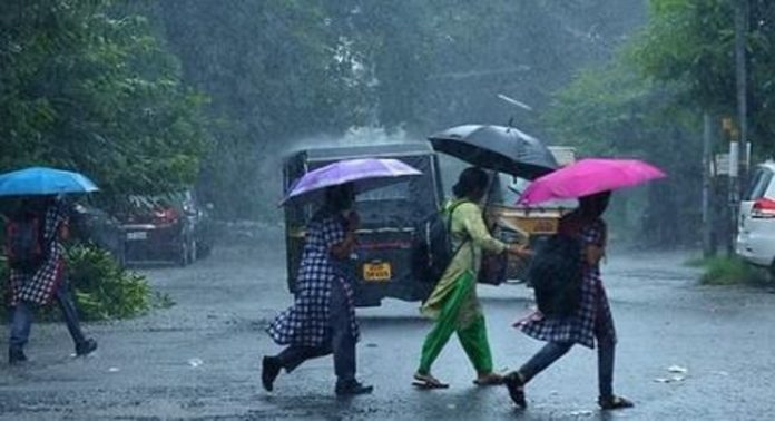 ചക്രവാതച്ചുഴിയുടെ സ്വാധീനം ; സംസ്ഥാനത്ത് ഇന്നും ശക്തമായ മഴയ്ക്ക് സാധ്യത, മുന്നറിയിപ്പ് നൽകി അധികൃതർ ചക്രവാതച്ചുഴിയുടെ സ്വാധീനം ; സംസ്ഥാനത്ത് ഇന്നും ശക്തമായ മഴയ്ക്ക് സാധ്യത, മുന്നറിയിപ്പ് നൽകി അധികൃതർ