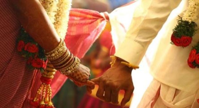 വിവാഹം ഉറപ്പുനൽകി രജിസ്ട്രേഷൻ ചെയ്യിപ്പിച്ചിട്ടും വിവാഹം നടന്നില്ല ; സംഭവത്തിൽ വിവാഹ സൈറ്റ് യുവാവിന് നഷ്ടപരിഹാരം നൽകണമെന്ന് ഉത്തരവ് വിവാഹം ഉറപ്പുനൽകി രജിസ്ട്രേഷൻ ചെയ്യിപ്പിച്ചിട്ടും വിവാഹം നടന്നില്ല ; സംഭവത്തിൽ വിവാഹ സൈറ്റ് യുവാവിന് നഷ്ടപരിഹാരം നൽകണമെന്ന് ഉത്തരവ്