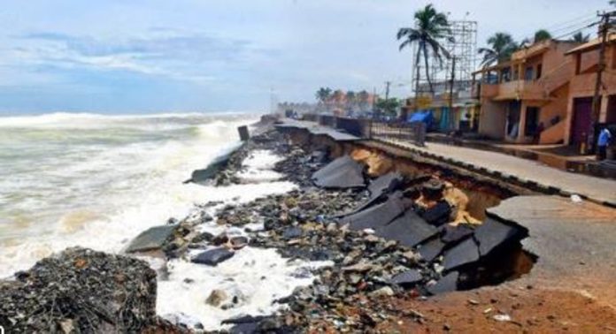 തിരുവനന്തപുരം ശംഖുമുഖത്ത് വളളം മറിഞ്ഞ് മത്സ്യത്തൊഴിലാളിയെ കാണാതായി തിരുവനന്തപുരം ശംഖുമുഖത്ത് വളളം മറിഞ്ഞ് മത്സ്യത്തൊഴിലാളിയെ കാണാതായി