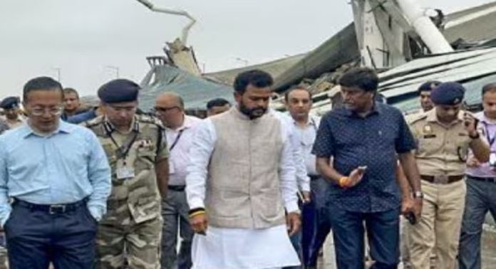 രാജ്യത്തെ എല്ലാ വിമാനത്താവളങ്ങളിലും സുരക്ഷാ പരിശോധന നടത്തും ; കേന്ദ്രമന്ത്രി റാം മോഹൻ നായിഡു രാജ്യത്തെ എല്ലാ വിമാനത്താവളങ്ങളിലും സുരക്ഷാ പരിശോധന നടത്തും ; കേന്ദ്രമന്ത്രി റാം മോഹൻ നായിഡു