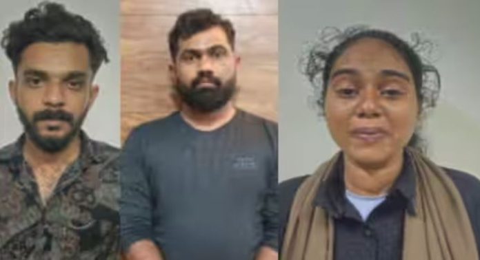 കോഴിക്കോട് മൊബൈല് കടയില് കയറി കള്ളനോട്ട് മാറ്റാന് ശ്രമിച്ച കേസ് ; രണ്ട് പേർ കൂടി പിടിയിൽ, അന്വേഷണം ശക്തമാക്കി പോലീസ് കോഴിക്കോട് മൊബൈല് കടയില് കയറി കള്ളനോട്ട് മാറ്റാന് ശ്രമിച്ച കേസ് ; രണ്ട് പേർ കൂടി പിടിയിൽ, അന്വേഷണം ശക്തമാക്കി പോലീസ്