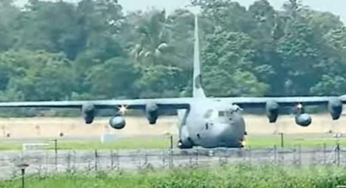 കുവൈറ്റ് ദുരന്തം ; മൃതദേഹങ്ങളുമായുള്ള വിമാനം കൊച്ചിയിലെത്തി, കണ്ണീരിൽ മുങ്ങി ഉറ്റവർ കുവൈറ്റ് ദുരന്തം ; മൃതദേഹങ്ങളുമായുള്ള വിമാനം കൊച്ചിയിലെത്തി, കണ്ണീരിൽ മുങ്ങി ഉറ്റവർ