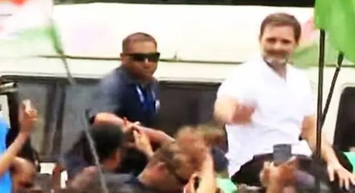 ജനങ്ങൾക്ക് നന്ദിപറയാൻ രാഹുൽ വയനാട്ടിലെത്തി ; വൻ സ്വീകരണം, ആവേശത്തിൽ പ്രവർത്തകർ ജനങ്ങൾക്ക് നന്ദിപറയാൻ രാഹുൽ വയനാട്ടിലെത്തി ; വൻ സ്വീകരണം, ആവേശത്തിൽ പ്രവർത്തകർ