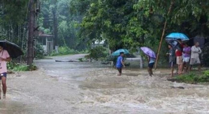 ആസാമില് ശക്തമായ മഴയും വെള്ളപ്പൊക്കവും ; മരണസംഖ്യ 26 ആയി ഉയർന്നു ആസാമില് ശക്തമായ മഴയും വെള്ളപ്പൊക്കവും ; മരണസംഖ്യ 26 ആയി ഉയർന്നു