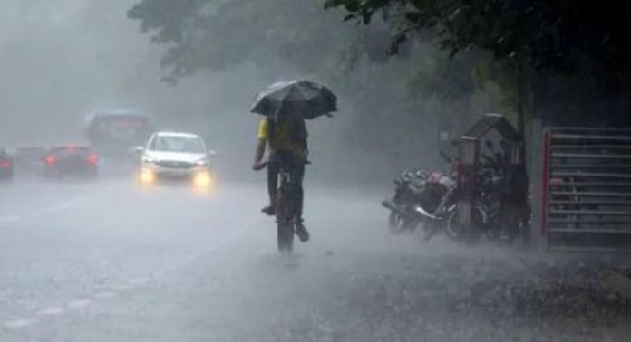 സംസ്ഥാനത്ത് അടുത്ത മണിക്കൂറിൽ ഇടിയോട് കൂടിയ മഴയ്ക്ക് സാധ്യത ; മുന്നറിയിപ്പ് നൽകി അധികൃതർ സംസ്ഥാനത്ത് അടുത്ത മണിക്കൂറിൽ ഇടിയോട് കൂടിയ മഴയ്ക്ക് സാധ്യത ; മുന്നറിയിപ്പ് നൽകി അധികൃതർ