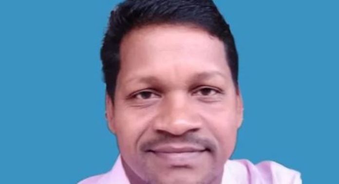 കോട്ടയത്ത് അധ്യാപകൻ സ്കൂളിൽ കുഴഞ്ഞു വീണു മരിച്ചു കോട്ടയത്ത് അധ്യാപകൻ സ്കൂളിൽ കുഴഞ്ഞു വീണു മരിച്ചു