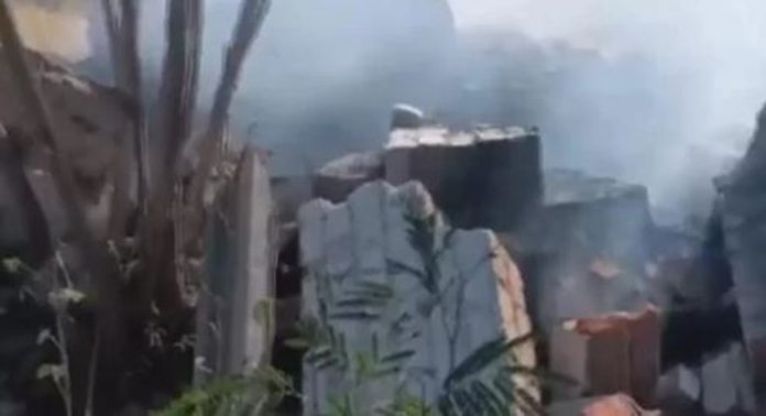 തമിഴ്നാട്ടിൽ പടക്കനിർമാണശാലയിൽ സ്ഫോടനം ; നാല് പേർ മരിച്ചതായി റിപ്പോർട്ടുകൾ തമിഴ്നാട്ടിൽ പടക്കനിർമാണശാലയിൽ സ്ഫോടനം ; നാല് പേർ മരിച്ചതായി റിപ്പോർട്ടുകൾ
