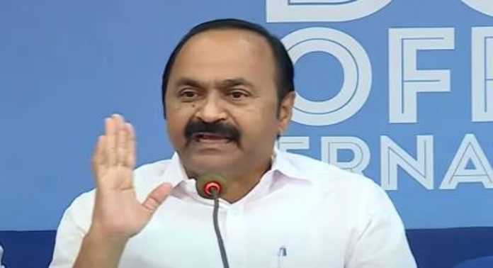 ഇപ്പോൾ കുടിൽ വ്യവസായം പോലെയാണ് പാർട്ടി ഗ്രാമങ്ങളിൽ ബോംബ് ഉണ്ടാക്കുന്നത് ; തുറന്നടിച്ച് വി.ഡി സതീശൻ ഇപ്പോൾ കുടിൽ വ്യവസായം പോലെയാണ് പാർട്ടി ഗ്രാമങ്ങളിൽ ബോംബ് ഉണ്ടാക്കുന്നത് ; തുറന്നടിച്ച് വി.ഡി സതീശൻ