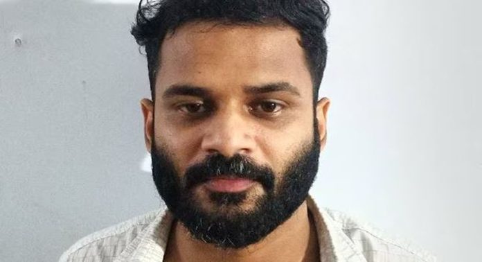 പരപ്പനങ്ങാടിയിലെത്തിയ ക്വട്ടേഷൻ സംഘത്തിലെ ഒരാൾകൂടി അറസ്റ്റിൽ പരപ്പനങ്ങാടിയിലെത്തിയ ക്വട്ടേഷൻ സംഘത്തിലെ ഒരാൾകൂടി അറസ്റ്റിൽ