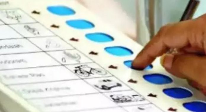 തൃക്കരിപ്പൂരിൽ പാർട്ടി കേന്ദ്രങ്ങളിൽ ഇടതുമുന്നണിക്ക് വോട്ടു ചോർച്ച തൃക്കരിപ്പൂരിൽ പാർട്ടി കേന്ദ്രങ്ങളിൽ ഇടതുമുന്നണിക്ക് വോട്ടു ചോർച്ച