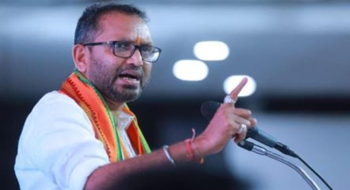 ബോംബ് നിർമ്മാണം സിപിഎം നേതാക്കളുടെ അറിവോടെ ; ആരോപണവുമായി കെ സുരേന്ദ്രൻ ബോംബ് നിർമ്മാണം സിപിഎം നേതാക്കളുടെ അറിവോടെ ; ആരോപണവുമായി കെ സുരേന്ദ്രൻ