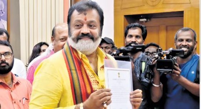 പെരുമ്പാവൂരില് എയിംസ് സ്ഥാപിക്കണം ; സുരേഷ്ഗോപിക്ക് മുന്നില് ആദ്യ നിവേദനം നൽകി ബിജെപി പെരുമ്പാവൂരില് എയിംസ് സ്ഥാപിക്കണം ; സുരേഷ്ഗോപിക്ക് മുന്നില് ആദ്യ നിവേദനം നൽകി ബിജെപി