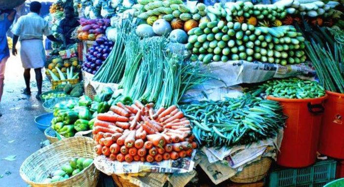 പച്ചക്കറിക്ക് പൊള്ളുന്ന വില ; ചെറുകിടക്കാര് വൻ പ്രതിസന്ധിയിൽ പച്ചക്കറിക്ക് പൊള്ളുന്ന വില ; ചെറുകിടക്കാര് വൻ പ്രതിസന്ധിയിൽ