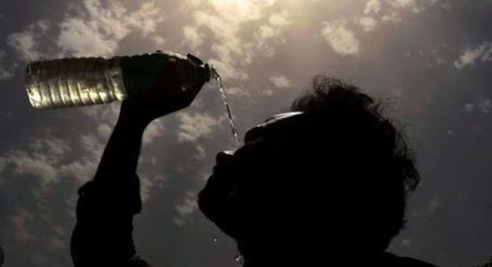 രാജ്യത്ത് ഉഷ്ണതരംഗം അതിരൂക്ഷം ; മരണം 200 കവിഞ്ഞു, മുന്നറിയിപ്പ് നൽകി അധികൃതർ രാജ്യത്ത് ഉഷ്ണതരംഗം അതിരൂക്ഷം ; മരണം 200 കവിഞ്ഞു, മുന്നറിയിപ്പ് നൽകി അധികൃതർ
