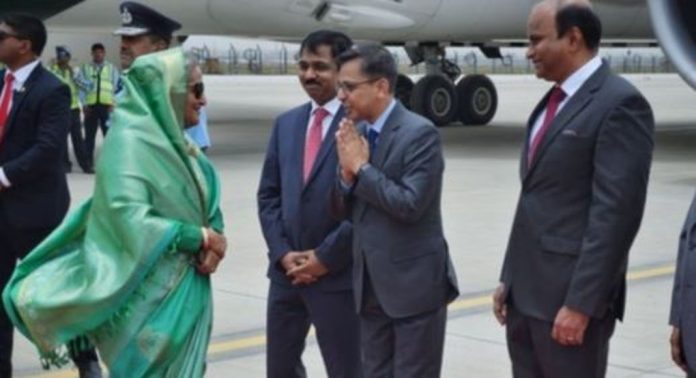 മോദിയുടെ സത്യപ്രതിജ്ഞാ ചടങ്ങിൽ പങ്കെടുക്കാൻ ബംഗ്ലാദേശ് പ്രധാനമന്ത്രി ഡൽഹിയിലെത്തി മോദിയുടെ സത്യപ്രതിജ്ഞാ ചടങ്ങിൽ പങ്കെടുക്കാൻ ബംഗ്ലാദേശ് പ്രധാനമന്ത്രി ഡൽഹിയിലെത്തി