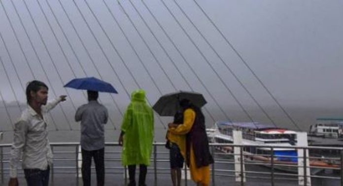 മഴ മുന്നറിയിപ്പ് ; സംസ്ഥാനത്ത് ഇന്ന് മൂന്ന് ജില്ലകളിൽ യെല്ലോ അലർട്ട് മഴ മുന്നറിയിപ്പ് ; സംസ്ഥാനത്ത് ഇന്ന് മൂന്ന് ജില്ലകളിൽ യെല്ലോ അലർട്ട്