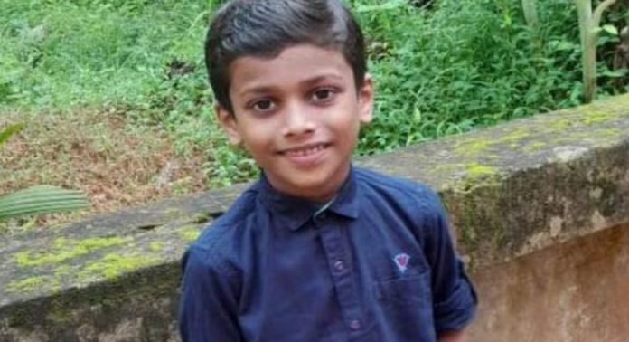 റിമോട്ട് കൺട്രോൾ ഗേറ്റിനുള്ളിൽ കുടുങ്ങി നാലാംക്ലാസുകാരൻ മരിച്ചു ; പിന്നാലെ വല്യുമ്മയും റിമോട്ട് കൺട്രോൾ ഗേറ്റിനുള്ളിൽ കുടുങ്ങി നാലാംക്ലാസുകാരൻ മരിച്ചു ; പിന്നാലെ വല്യുമ്മയും