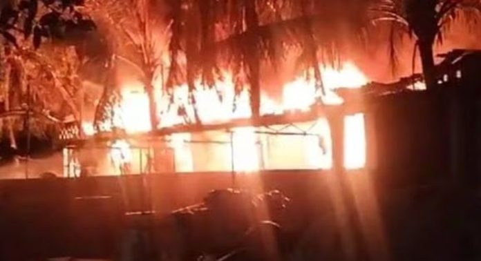 തിരുവനന്തപുരത്ത് പ്ലാസ്റ്റിക് ഗോഡൗണില് വന് തീപിടുത്തം ; അഗ്നിരക്ഷാസേന സ്ഥലത്തെത്തി തിരുവനന്തപുരത്ത് പ്ലാസ്റ്റിക് ഗോഡൗണില് വന് തീപിടുത്തം ; അഗ്നിരക്ഷാസേന സ്ഥലത്തെത്തി