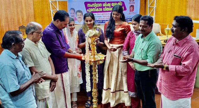 വിദ്യാഭ്യാസ രംഗത്തെ ഗുണനിലവാര തകർച്ചക്കെതിരെ ഗൗരവതരമായ ഇടപെടൽ ഉണ്ടാകണമെന്ന് എൻ. കെ. പ്രേമചന്ദ്രൻ എം. പി വിദ്യാഭ്യാസ രംഗത്തെ ഗുണനിലവാര തകർച്ചക്കെതിരെ ഗൗരവതരമായ ഇടപെടൽ ഉണ്ടാകണമെന്ന് എൻ. കെ. പ്രേമചന്ദ്രൻ എം. പി