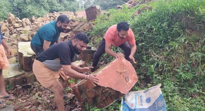 എ ഐ വൈ എഫ് മലയാലപ്പുഴ മേഖല കമ്മിറ്റിയുടെ നേതൃത്വത്തിൽ ശുചീകരണ പ്രവർത്തനങ്ങൾ നടത്തി എ ഐ വൈ എഫ് മലയാലപ്പുഴ മേഖല കമ്മിറ്റിയുടെ നേതൃത്വത്തിൽ ശുചീകരണ പ്രവർത്തനങ്ങൾ നടത്തി