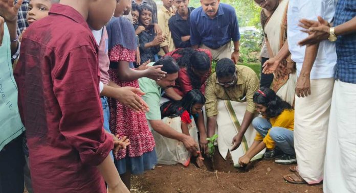‘ലഹരിക്കെതിരെ ഒരു മരം’ പദ്ധതിയുടെ ജില്ലാതല ഉദ്ഘാടനം നിര്വഹിച്ചു ‘ലഹരിക്കെതിരെ ഒരു മരം’ പദ്ധതിയുടെ ജില്ലാതല ഉദ്ഘാടനം നിര്വഹിച്ചു
