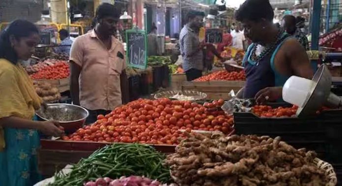 തമിഴ്നാട്ടില് ഉല്പ്പാദനം കുറഞ്ഞതോടെ കേരളത്തിലേക്കുള്ള പച്ചക്കറി വരവ് കുത്തനെ ഇടിഞ്ഞു തമിഴ്നാട്ടില് ഉല്പ്പാദനം കുറഞ്ഞതോടെ കേരളത്തിലേക്കുള്ള പച്ചക്കറി വരവ് കുത്തനെ ഇടിഞ്ഞു
