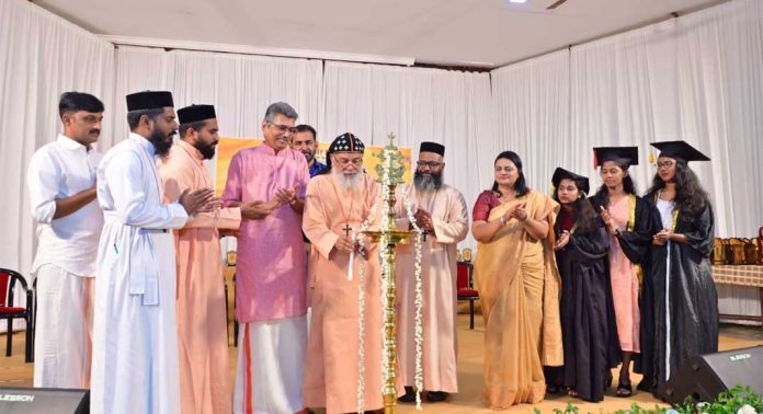 ബഥനി സെന്റ് ജോൺസ് സ്കൂളിൽ കോൺവൊക്കേഷനും മേറിറ്റ് ഡേയും നടത്തി ബഥനി സെന്റ് ജോൺസ് സ്കൂളിൽ കോൺവൊക്കേഷനും മേറിറ്റ് ഡേയും നടത്തി
