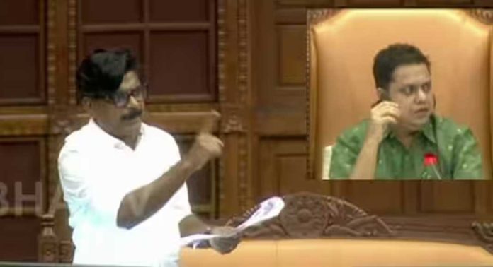 മാസപ്പടി ആരോപണം വീണ്ടും നിയമ സഭയിൽ ഉയർത്തി മാത്യു കുഴൽ നാടൻ എംഎൽഎ മാസപ്പടി ആരോപണം വീണ്ടും നിയമ സഭയിൽ ഉയർത്തി മാത്യു കുഴൽ നാടൻ എംഎൽഎ