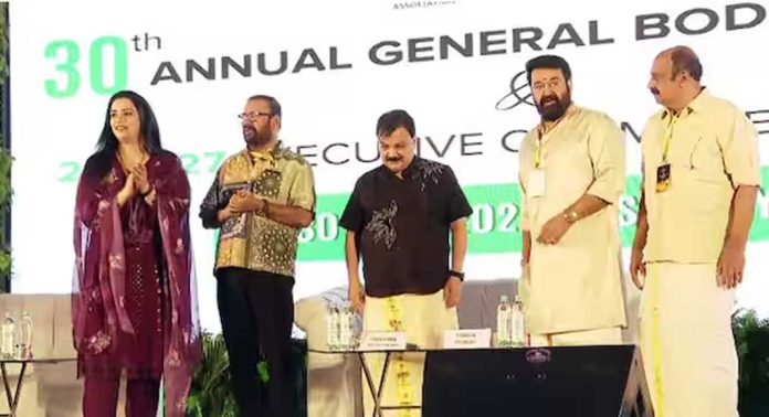 നടന് സിദ്ദിഖിനെ അമ്മയുടെ ജനറല് സെക്രട്ടറിയായി തെരഞ്ഞെടുത്തു നടന് സിദ്ദിഖിനെ അമ്മയുടെ ജനറല് സെക്രട്ടറിയായി തെരഞ്ഞെടുത്തു