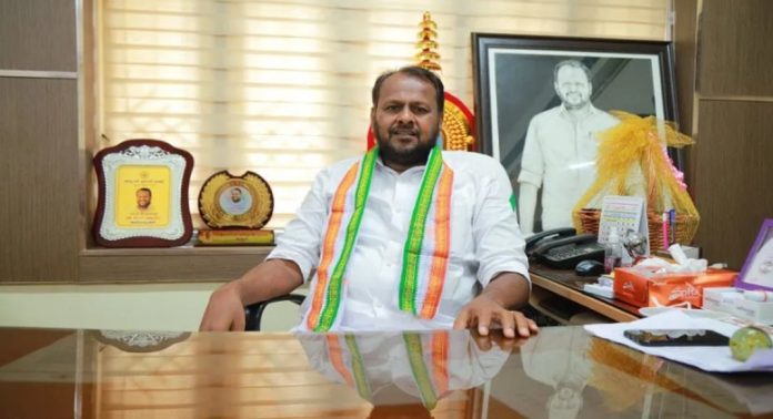 ജോസ് വള്ളൂരിനോട് രാജി ചോദിച്ചുവാങ്ങാൻ കെപിസിസി ; തൃശൂർ ഡിസിസിയിൽ അഴിച്ചുപണി ജോസ് വള്ളൂരിനോട് രാജി ചോദിച്ചുവാങ്ങാൻ കെപിസിസി ; തൃശൂർ ഡിസിസിയിൽ അഴിച്ചുപണി