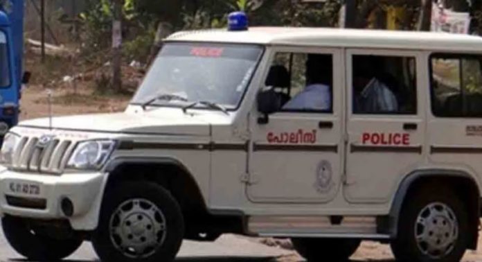 ഇടുക്കി തൊടുപുഴയിൽ വളർത്തുനായയെ വെട്ടിപരിക്കേൽപിച്ച് ഉടമ ഇടുക്കി തൊടുപുഴയിൽ വളർത്തുനായയെ വെട്ടിപരിക്കേൽപിച്ച് ഉടമ
