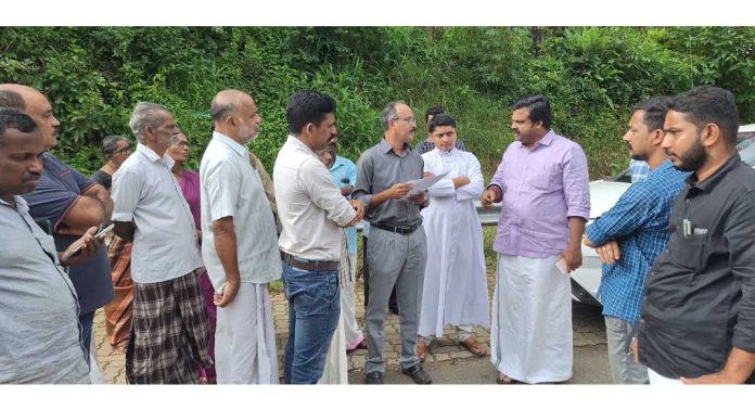 കിഴവള്ളൂർ കത്തോലിക്കാ പള്ളിയുടെ സംരക്ഷണ ഭിത്തി നിർമാണം അടിയന്തിരമായി ആരംഭിക്കണം ; അഡ്വ. കെ യു ജനീഷ് കുമാർ എം എൽ എ കിഴവള്ളൂർ കത്തോലിക്കാ പള്ളിയുടെ സംരക്ഷണ ഭിത്തി നിർമാണം അടിയന്തിരമായി ആരംഭിക്കണം ; അഡ്വ. കെ യു ജനീഷ് കുമാർ എം എൽ എ