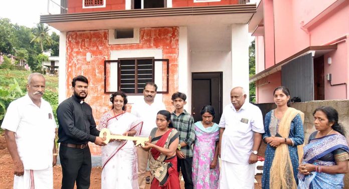 ഡോ.എം .എസ്. സുനിലിന്റെ 312 -മത് സ്നേഹഭവനം വിധവയും പോളിയോ ബാധിതയുമായ സീതയ്ക്കും കുടുംബത്തിനും ഡോ.എം .എസ്. സുനിലിന്റെ 312 -മത് സ്നേഹഭവനം വിധവയും പോളിയോ ബാധിതയുമായ സീതയ്ക്കും കുടുംബത്തിനും