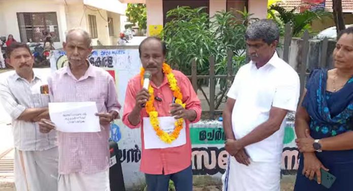 ഗതാഗത മന്ത്രിക്കെതിരെ കരപ്പുറം രാജശേഖരന്റെ വേറിട്ട പ്രതിഷേധം ഗതാഗത മന്ത്രിക്കെതിരെ കരപ്പുറം രാജശേഖരന്റെ വേറിട്ട പ്രതിഷേധം
