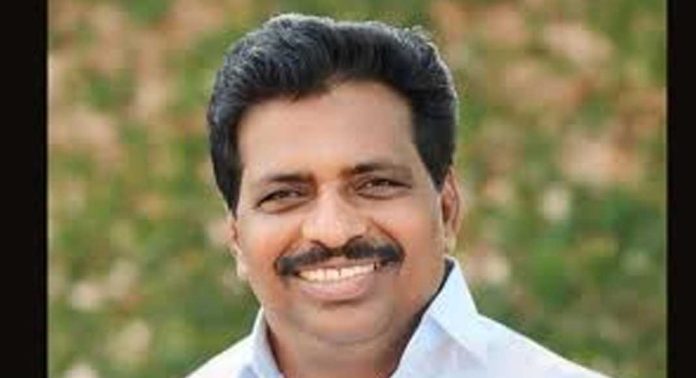 എൻഎസ്എസ് ആസ്ഥാനത്ത് കയറാതെ മടങ്ങിപ്പോയ കൊടിക്കുന്നിൽ സുരേഷ് എംപി വീണ്ടും എൻഎസ്എസ് ആസ്ഥാനത്തെത്തി എൻഎസ്എസ് ആസ്ഥാനത്ത് കയറാതെ മടങ്ങിപ്പോയ കൊടിക്കുന്നിൽ സുരേഷ് എംപി വീണ്ടും എൻഎസ്എസ് ആസ്ഥാനത്തെത്തി