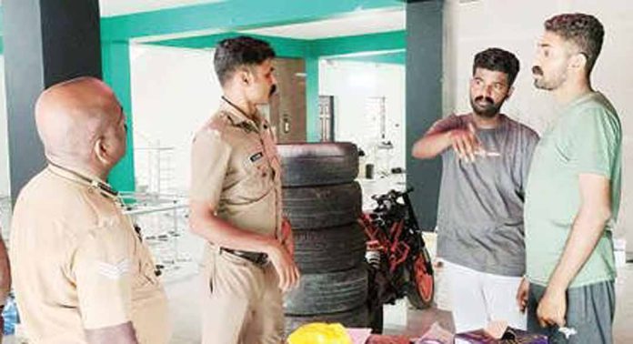 കുമ്പനാട്ടെ ബൈക്ക് മോഷണം : വാഹനം തിരികെ ആവശ്യപ്പെട്ട് ഉടമകൾ കുമ്പനാട്ടെ ബൈക്ക് മോഷണം : വാഹനം തിരികെ ആവശ്യപ്പെട്ട് ഉടമകൾ
