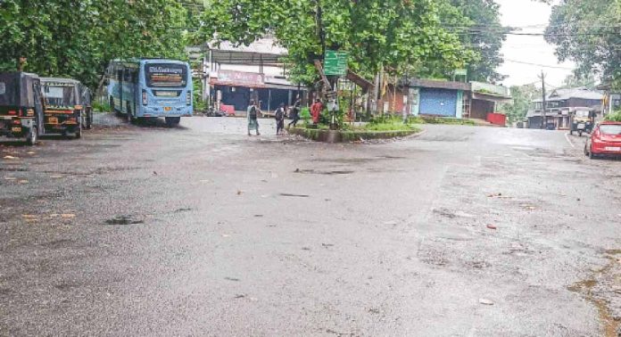 വാഹനങ്ങളുടെ അമിതവേഗം ; കുളത്തൂർമൂഴി ജംഗ്ഷന് അപകട ഭീഷണിയിൽ വാഹനങ്ങളുടെ അമിതവേഗം ; കുളത്തൂർമൂഴി ജംഗ്ഷന് അപകട ഭീഷണിയിൽ