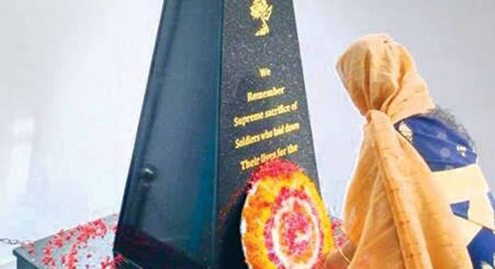 കുളനട വിമുക്തഭടഭവനിൽ യുദ്ധസ്മാരകം പണിതു കുളനട വിമുക്തഭടഭവനിൽ യുദ്ധസ്മാരകം പണിതു