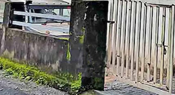ബൈക്ക് മോഷണം : പ്രതികളുമായി കുമ്പനാട് തെളിവെടുപ്പ് നടത്തി ബൈക്ക് മോഷണം : പ്രതികളുമായി കുമ്പനാട് തെളിവെടുപ്പ് നടത്തി