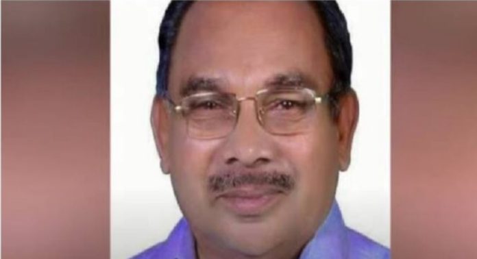 ഔദ്യോഗിക ആവശ്യത്തിനെത്തിയ അഭിഭാഷകയെ കടന്നുപിടിച്ചു ; കൊല്ലത്ത് സിപിഎം നേതാവിനെതിരെ പരാതി ഔദ്യോഗിക ആവശ്യത്തിനെത്തിയ അഭിഭാഷകയെ കടന്നുപിടിച്ചു ; കൊല്ലത്ത് സിപിഎം നേതാവിനെതിരെ പരാതി