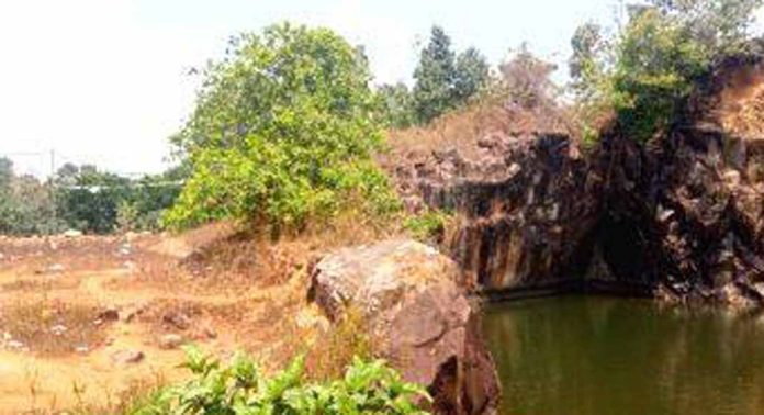 മല്ലപ്പള്ളി താലൂക്കില് സംരക്ഷണവേലിയില്ലാത്ത ഉപേക്ഷിക്കപ്പെട്ട പാറമടക്കുളങ്ങൾ അപകടക്കെണിയാകുന്നു മല്ലപ്പള്ളി താലൂക്കില് സംരക്ഷണവേലിയില്ലാത്ത ഉപേക്ഷിക്കപ്പെട്ട പാറമടക്കുളങ്ങൾ അപകടക്കെണിയാകുന്നു