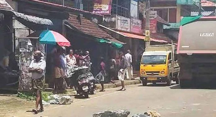 നിയമങ്ങൾ കാറ്റിൽപറത്തി ടിപ്പറുകളുടെ മരണപ്പാച്ചിൽ നിയമങ്ങൾ കാറ്റിൽപറത്തി ടിപ്പറുകളുടെ മരണപ്പാച്ചിൽ