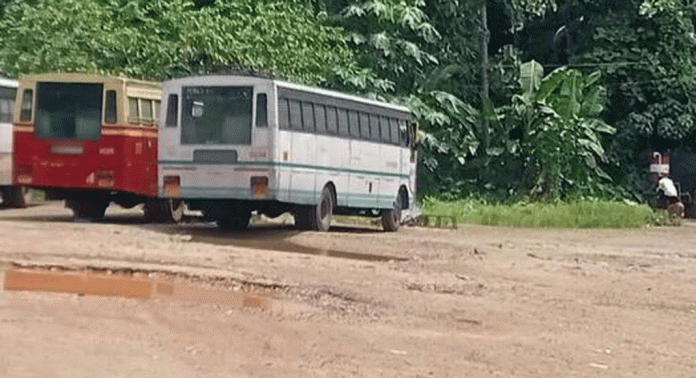 മല്ലപ്പള്ളി കെ.എസ്ആർ.ടി.സി സബ് ഡിപ്പോയുടെ ശോചനീയാവസ്ഥ ; പരിഹാരം കാത്ത് ജീവനക്കാര് മല്ലപ്പള്ളി കെ.എസ്ആർ.ടി.സി സബ് ഡിപ്പോയുടെ ശോചനീയാവസ്ഥ ; പരിഹാരം കാത്ത് ജീവനക്കാര്