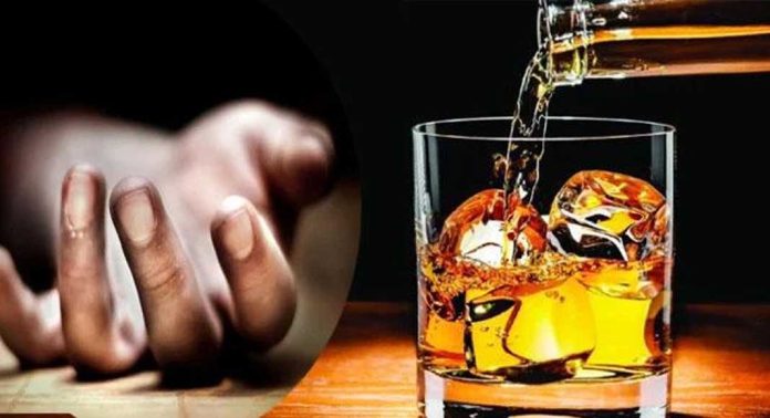 തമിഴ്നാട്ടിൽ മദ്യദുരന്തമെന്ന് സംശയം : 12 പേർ മരിച്ചു, നിരവധിപേർ ആശുപത്രിയിൽ തമിഴ്നാട്ടിൽ മദ്യദുരന്തമെന്ന് സംശയം : 12 പേർ മരിച്ചു, നിരവധിപേർ ആശുപത്രിയിൽ